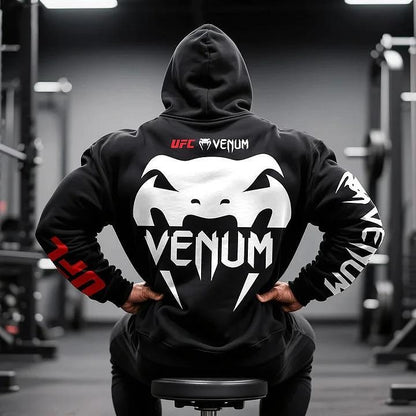 Czarna bluza męska UFC Venum, z tyłu, model do siłowni, z kapturem i białym nadrukiem logo Venum, czerwonym UFC.